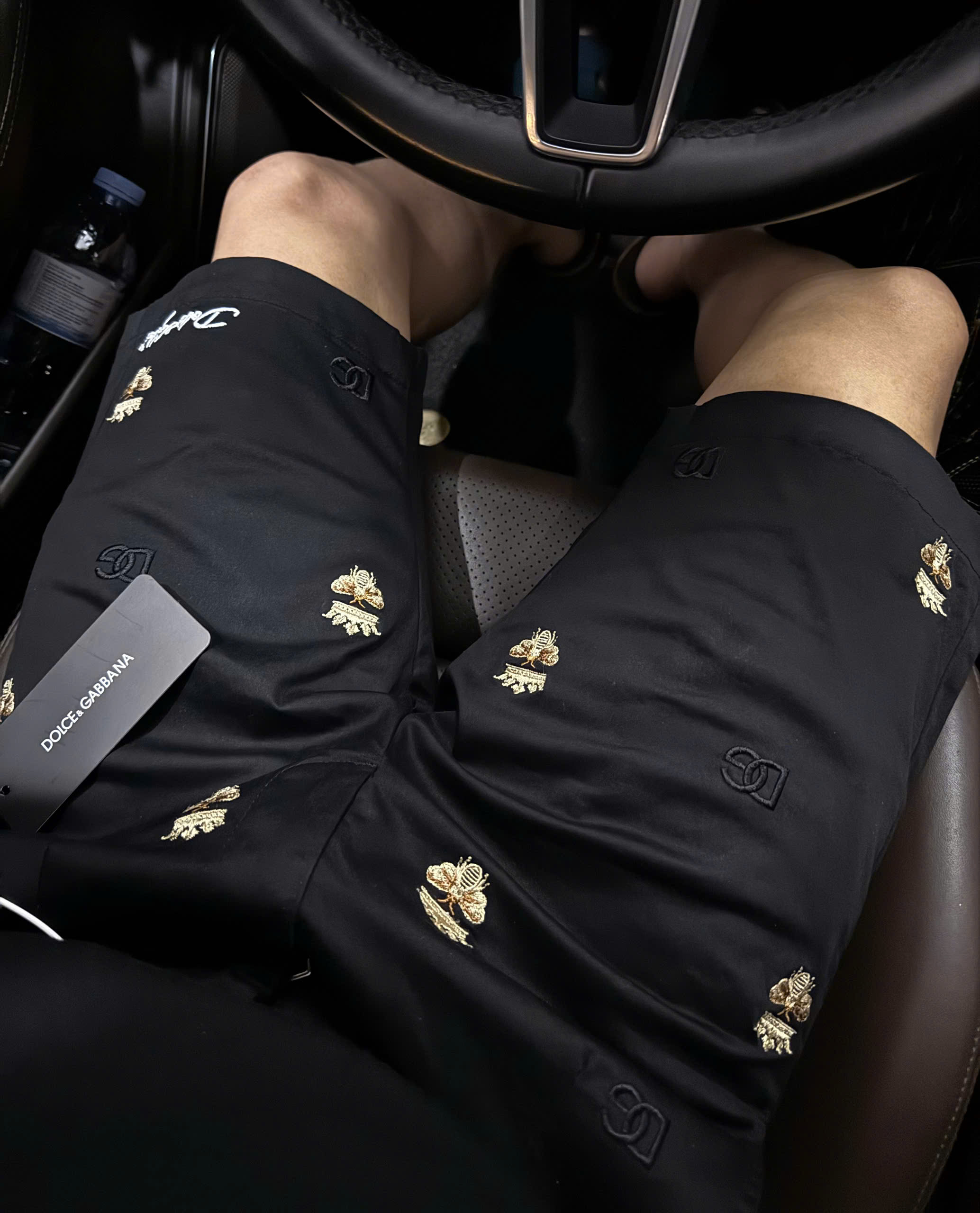 Quần short kaki Dolce Gabbana DG họa tiết logo DG Ong vàng thêu Like Auth 1-1 on web CD